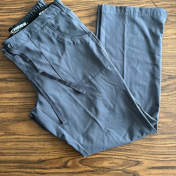 SCRUBS - 6 PIECES - SKECHERS - Rx GEAR - BUTTERSOFT - 3 TOPS - 3 PANTS- SIZE M - Picture 4 of 13